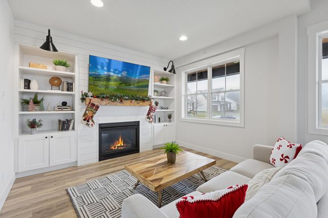 8689 Deerwood Lane N, Maple Grove, MN 55369