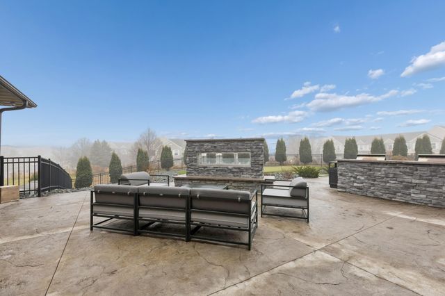 8689 Deerwood Lane N, Maple Grove, MN 55369