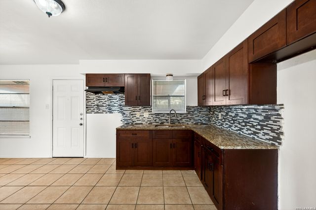 5823 Castle Brook, San Antonio, TX 78218