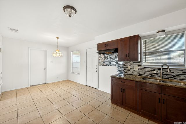 5823 Castle Brook, San Antonio, TX 78218