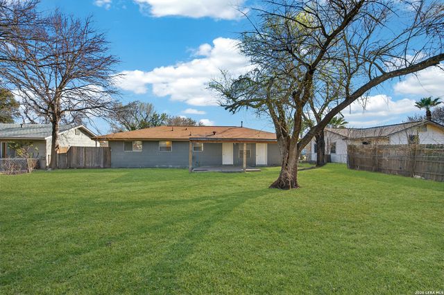 5823 Castle Brook, San Antonio, TX 78218