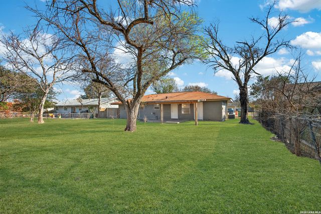 5823 Castle Brook, San Antonio, TX 78218