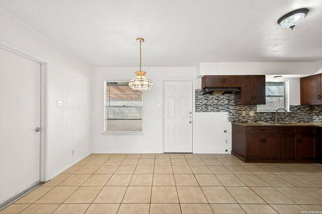 5823 Castle Brook, San Antonio, TX 78218