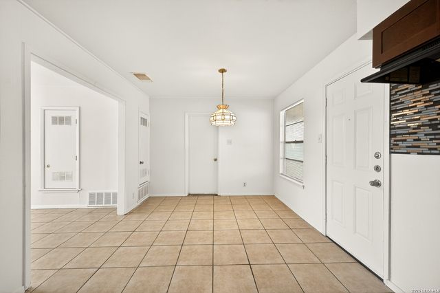 5823 Castle Brook, San Antonio, TX 78218