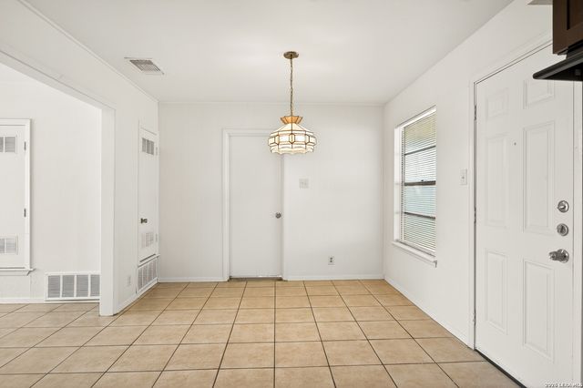 5823 Castle Brook, San Antonio, TX 78218