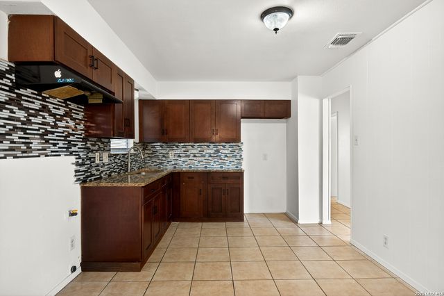 5823 Castle Brook, San Antonio, TX 78218