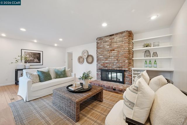 300 Constance Place, Moraga, CA 94556