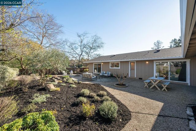 300 Constance Place, Moraga, CA 94556