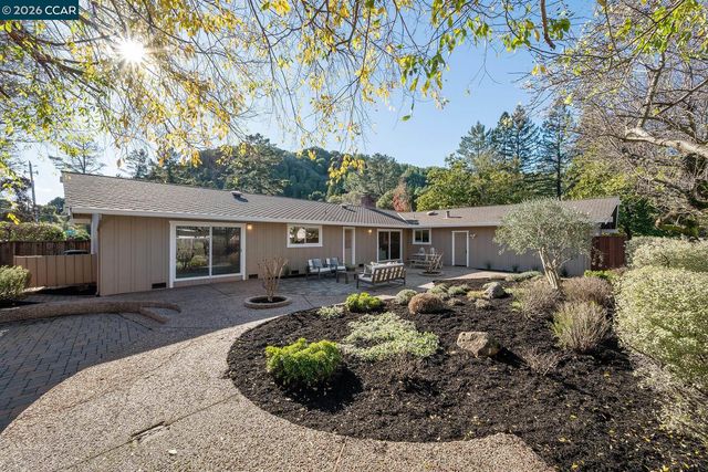 300 Constance Place, Moraga, CA 94556
