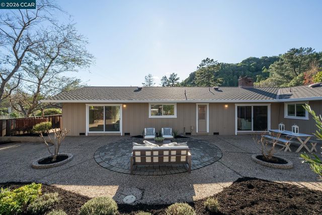 300 Constance Place, Moraga, CA 94556