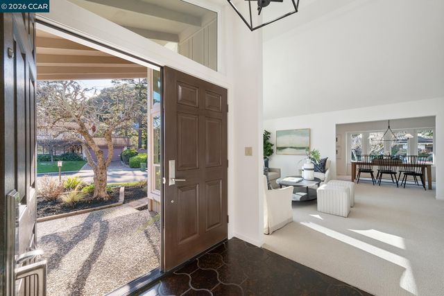 300 Constance Place, Moraga, CA 94556