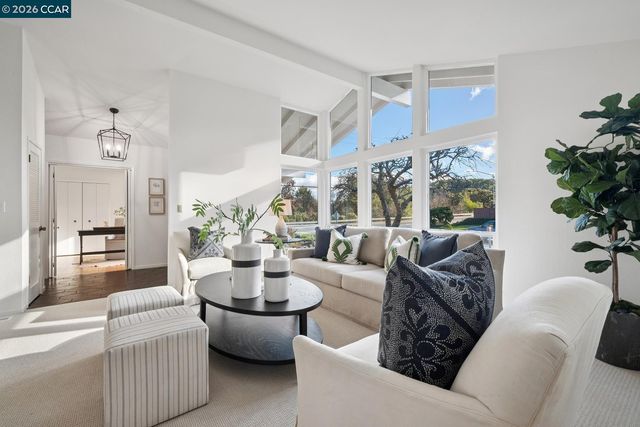 300 Constance Place, Moraga, CA 94556