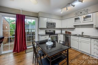 911 21st Avenue NE 911, Hickory, NC 28601