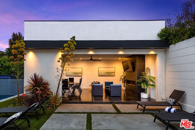 6201 Lindenhurst Avenue, Los Angeles, CA 90048