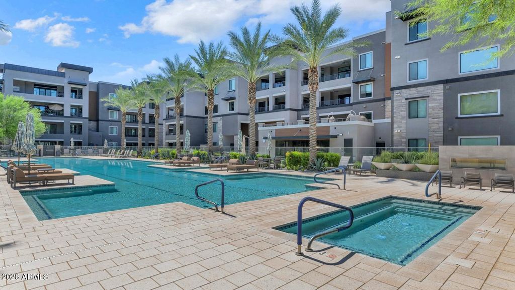 5250 E DEER VALLEY Drive 344, Phoenix, AZ 85054 — exterior