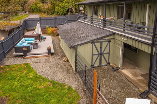 25710 Pacific St, Black Diamond, WA 98010