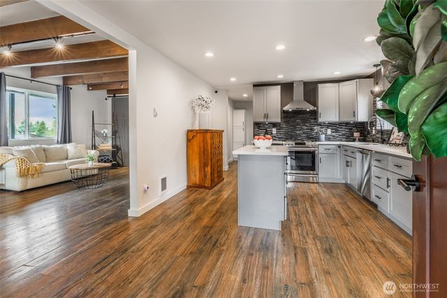 25710 Pacific St, Black Diamond, WA 98010