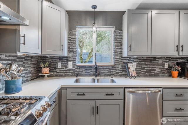 25710 Pacific St, Black Diamond, WA 98010