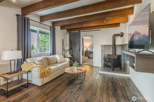 25710 Pacific St, Black Diamond, WA 98010