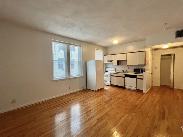 1427 Commonwealth 204, Boston, MA 02135