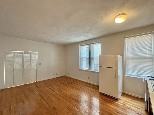 1427 Commonwealth 204, Boston, MA 02135