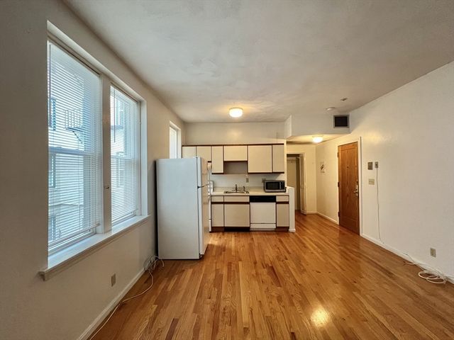 1427 Commonwealth 204, Boston, MA 02135
