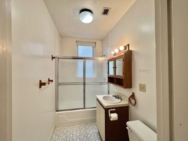 1427 Commonwealth 204, Boston, MA 02135