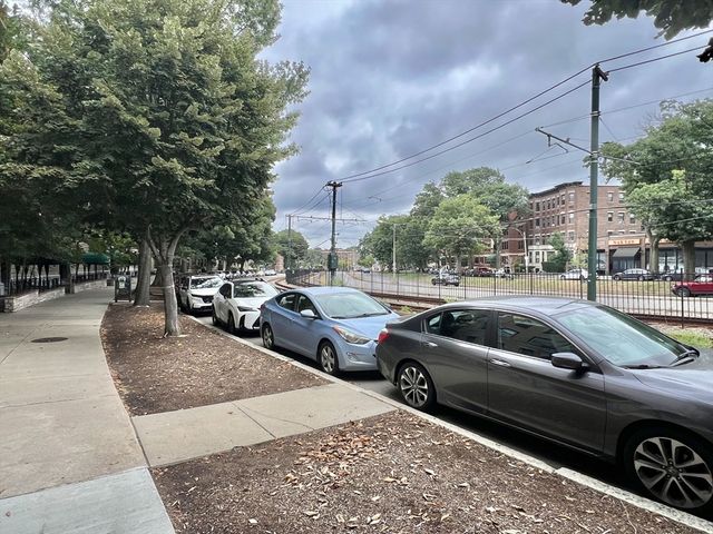 1427 Commonwealth 204, Boston, MA 02135