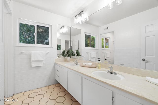 4359 Park Alisal, Calabasas, CA 91302