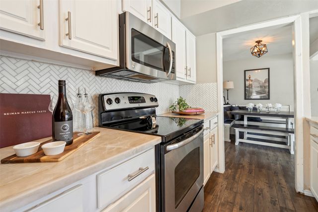 5916 Sandhurst Lane 225, Dallas, TX 75206