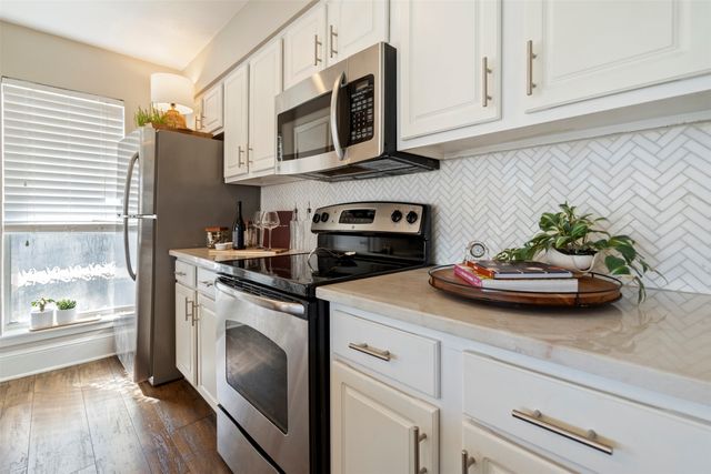 5916 Sandhurst Lane 225, Dallas, TX 75206