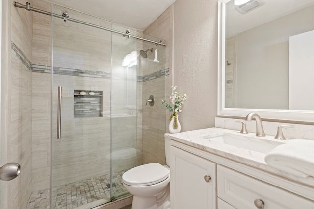 5916 Sandhurst Lane 225, Dallas, TX 75206