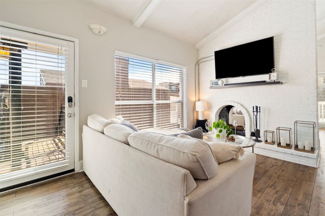 5916 Sandhurst Lane 225, Dallas, TX 75206