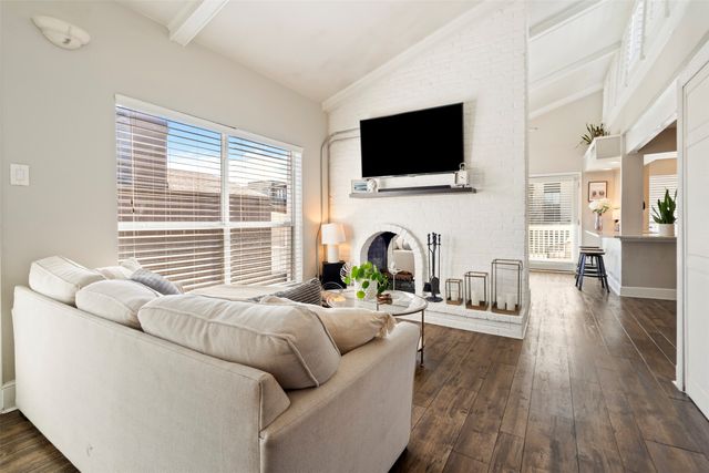 5916 Sandhurst Lane 225, Dallas, TX 75206