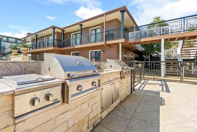 5916 Sandhurst Lane 225, Dallas, TX 75206