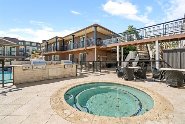 5916 Sandhurst Lane 225, Dallas, TX 75206