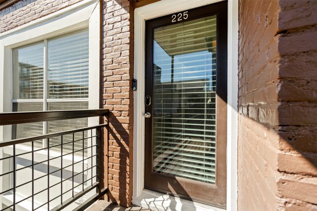 5916 Sandhurst Lane 225, Dallas, TX 75206