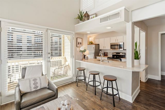 5916 Sandhurst Lane 225, Dallas, TX 75206
