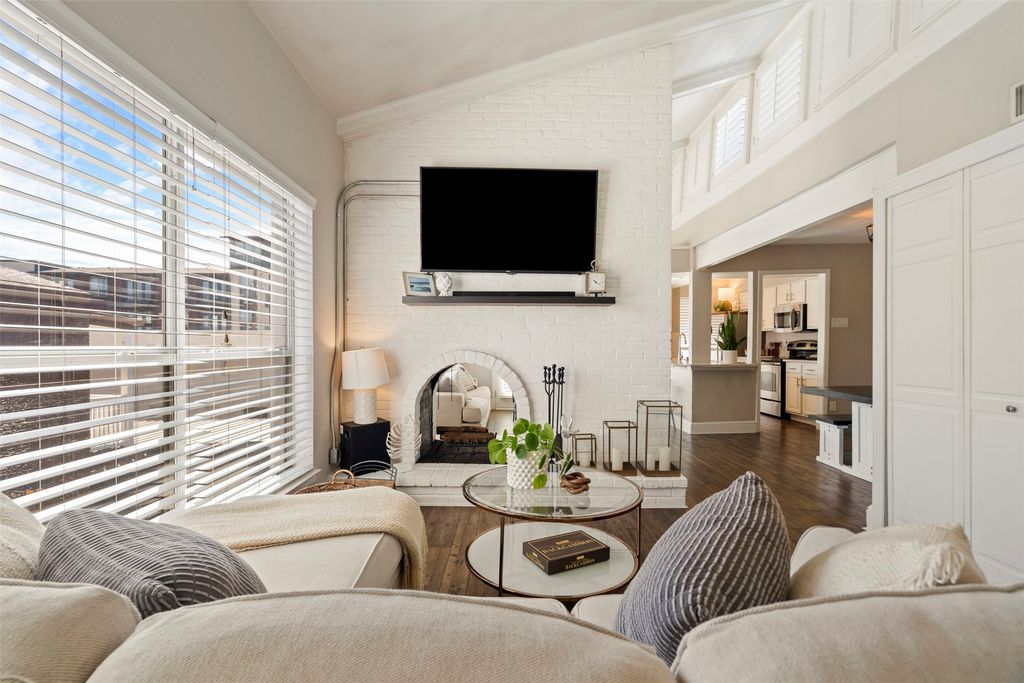 5916 Sandhurst Lane 225, Dallas, TX 75206