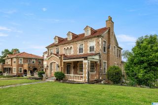 2016 CLARENDON AVENUE, Bessemer, AL 35020