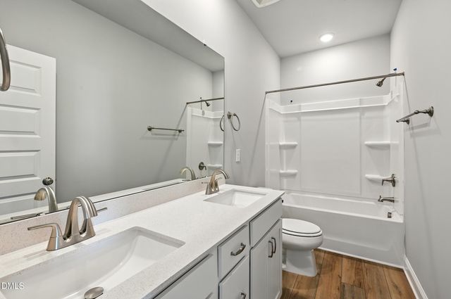 1242 Coach Station Alley 201, Raleigh, NC 27601