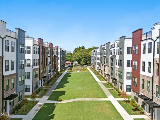 1242 Coach Station Alley 201, Raleigh, NC 27601