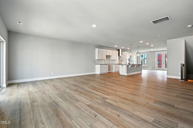 1242 Coach Station Alley 201, Raleigh, NC 27601