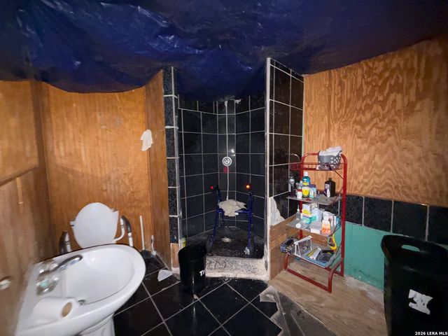 110 County Road 4637, Hondo, TX 78861