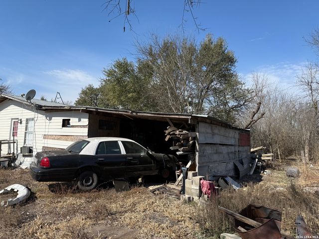 110 County Road 4637, Hondo, TX 78861