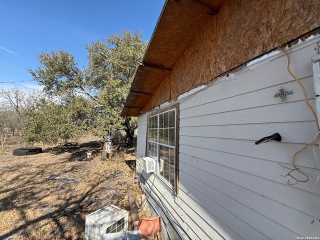 110 County Road 4637, Hondo, TX 78861