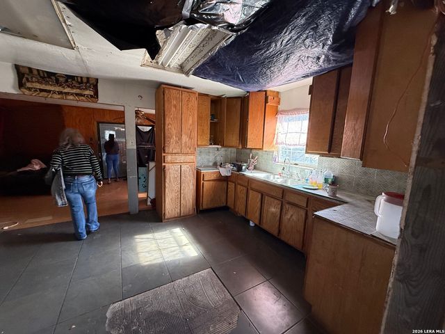 110 County Road 4637, Hondo, TX 78861