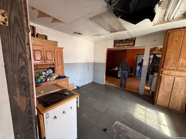 110 County Road 4637, Hondo, TX 78861