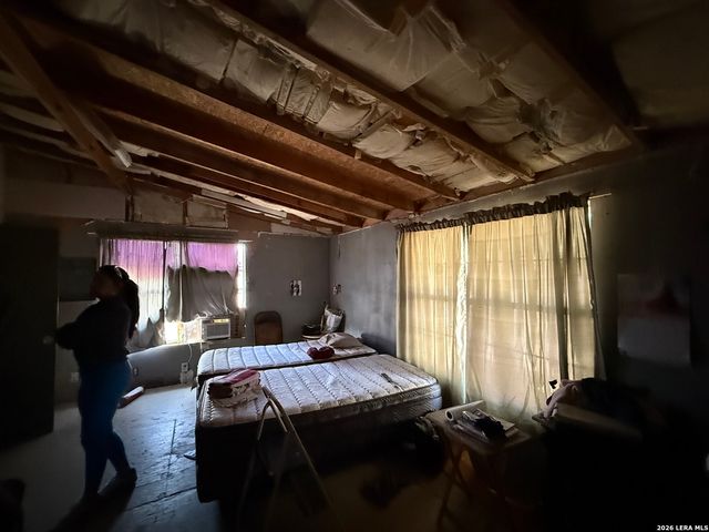 110 County Road 4637, Hondo, TX 78861