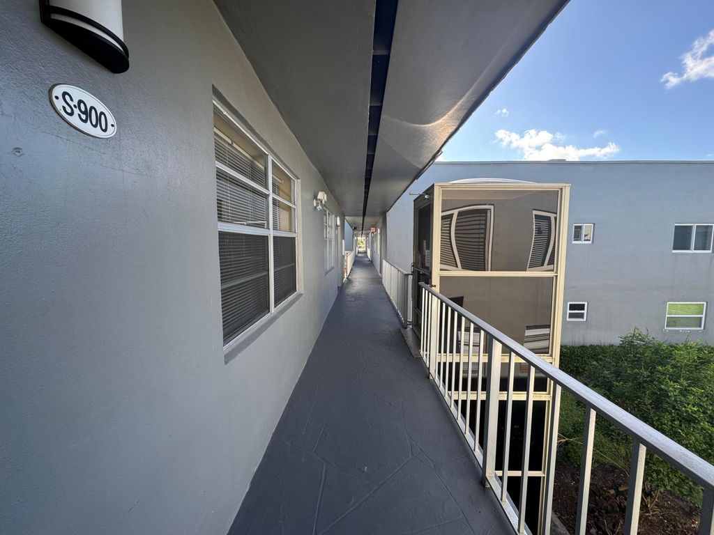 900 S Normandy Lane, Delray Beach, FL 33484